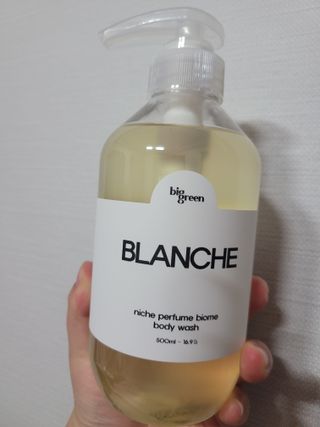 빅그린 니치 퍼퓸 바이옴바디워시 500ml(상탈, 블랙베리&베이, 블랑쉐 3종 중 택1) — 5점을 준 리뷰어가 2022년 12월 올린 사용 사진