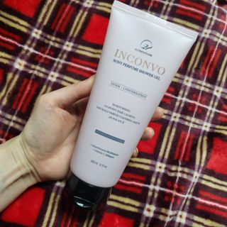 오투에니원 인컨보 바디 퍼퓸 샤워 젤 200ml — 5점을 준 리뷰어가 2023년 1월 올린 사용 사진