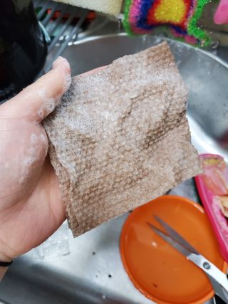 블뤼엔 일회용 수세미 — 5점을 준 리뷰어가 2021년 4월 올린 사용 사진