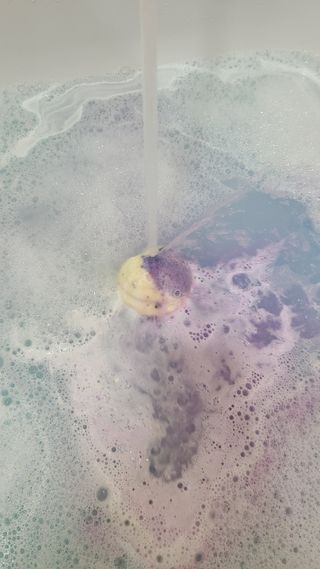 소담스퀘어 상암 Evreryday Bath Bomb Day7(에브리데이 배쓰밤 데이7) / 7종 중 2종 랜덤발송 — 5점을 준 리뷰어가 2022년 11월 올린 사용 사진