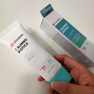 리더스코스메틱 리더스 카밍 바이오틱스 선 에센스 SPF 50+ PA++++ — 5점을 준 리뷰어가 2022년 7월 올린 사용 사진