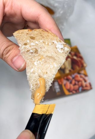 짜먹는 이지견과 짜먹는 이지아몬드, 짜먹는 이지허니피넛, 짜먹는 이지캐슈넛 각 10g X  10포 — 4점을 준 리뷰어가 2021년 3월 올린 사용 사진