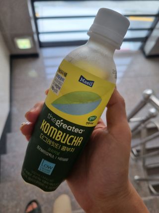 더그레잇티 콤부차 [매일유업] 더그레잇티 44kcal 콤부차 300ml *12개입 (오리지널 6개+베리리치 6개) — 5점을 준 리뷰어가 2023년 8월 올린 사용 사진