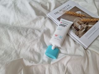 리더스코스메틱 리더스 카밍 바이오틱스 선 에센스 SPF 50+ PA++++ — 5점을 준 리뷰어가 2022년 7월 올린 사용 사진