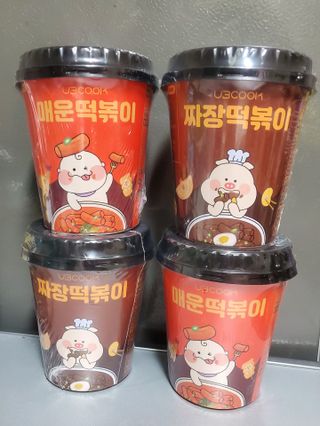 유비쿡 컵떡볶이 매운컵떡볶이2개/ 짜장컵떡볶이 2개  총 4개세트 — 5점을 준 리뷰어가 2021년 3월 올린 사용 사진