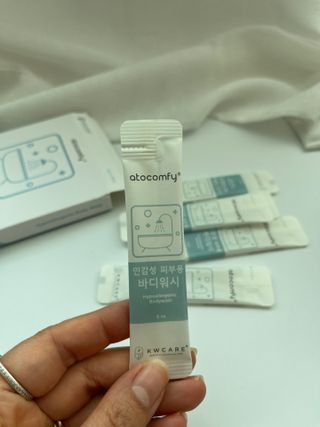 아토컴피 신생아도 사용가능한 무알러지 1회용 바디워시 여행키트 ( 독일 임상시험 완료) — 5점을 준 리뷰어가 2023년 2월 올린 사용 사진