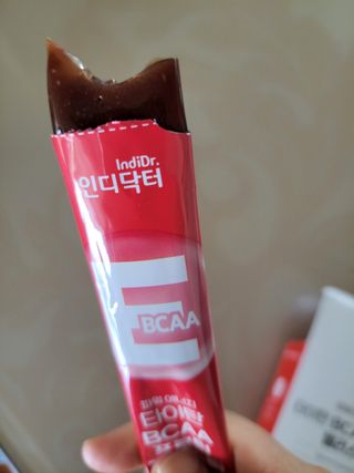 [인디닥터] 타이탄 BCAA 프로틴 젤리스틱 — 5점을 준 리뷰어가 2022년 4월 올린 사용 사진