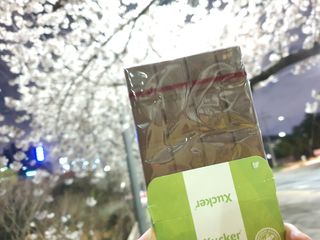 당류2g 자일리톨로 단맛을낸 슈카 퓨어비건 무설탕초콜릿 Xucker vegan 2개입 — 5점을 준 리뷰어가 2021년 4월 올린 사용 사진
