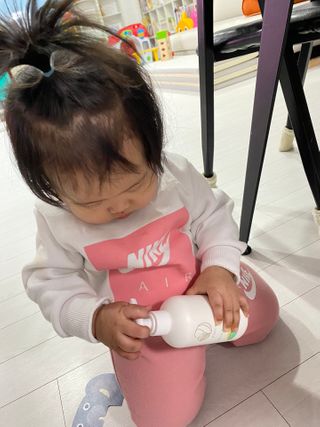 mom e 맘이 내추럴 베이비 케어 샴푸앤바스+로션 — 4.5점을 준 리뷰어가 2021년 1월 올린 사용 사진