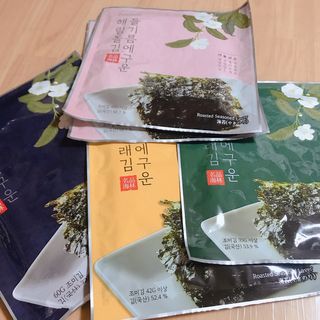 [해림맛김] 들기름에 구운 바삭바삭 김 4종 세트 + 1종 랜덤발송 총5개입 — 5점을 준 리뷰어가 2021년 2월 올린 사용 사진