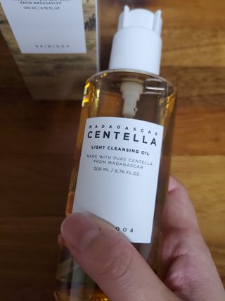 스킨1004 [SKIN1004] 마다가스카르 센텔라 라이트 클렌징 오일 200ml — 5점을 준 리뷰어가 2024년 7월 올린 사용 사진