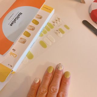 [네일가게] 햇빛에 닿으면 색이 변하는 신기한 햇살 반전 네일스티커_B — 5점을 준 리뷰어가 2021년 8월 올린 사용 사진