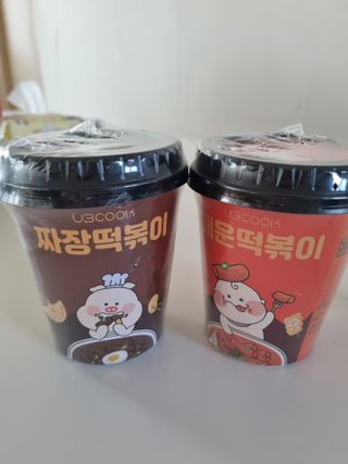 유비쿡 컵떡볶이 매운컵떡볶이2개/ 짜장컵떡볶이 2개  총 4개세트 — 5점을 준 리뷰어가 2021년 3월 올린 사용 사진