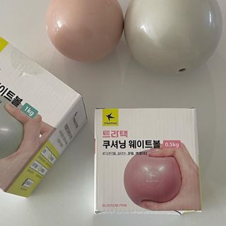 트라택 쿠셔닝 웨이트볼 0.5kg + 1kg SET — 5점을 준 리뷰어가 2022년 5월 올린 사용 사진