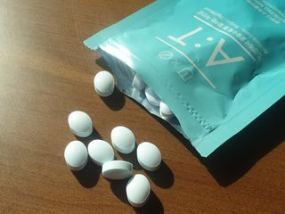 입 냄새 완화에 도움을 주는 에티켓 캔디 앳캔디 스트롱민트 — 5점을 준 리뷰어가 2021년 1월 올린 사용 사진