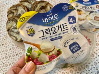 매일바이오 그릭요거트 오리지널 플레인 4개, 로스터리 커피믹스 4개 — 5점을 준 리뷰어가 2021년 12월 올린 사용 사진