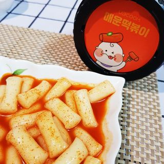 유비쿡 컵떡볶이 매운컵떡볶이2개/ 짜장컵떡볶이 2개  총 4개세트 — 5점을 준 리뷰어가 2021년 5월 올린 사용 사진