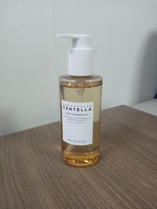 스킨1004 [SKIN1004] 마다가스카르 센텔라 라이트 클렌징 오일 200ml — 5점을 준 리뷰어가 2024년 7월 올린 사용 사진
