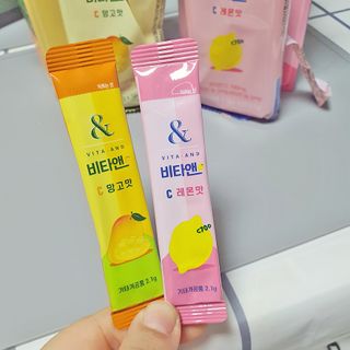 비타앤C 레몬맛, 망고맛 — 5점을 준 리뷰어가 2021년 4월 올린 사용 사진