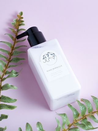 줄라이 모닝 _ JULY MORNING 줄라이모닝 하이드레이팅 퍼퓸드 바디앤핸드 에멀젼 — 5점을 준 리뷰어가 2021년 12월 올린 사용 사진