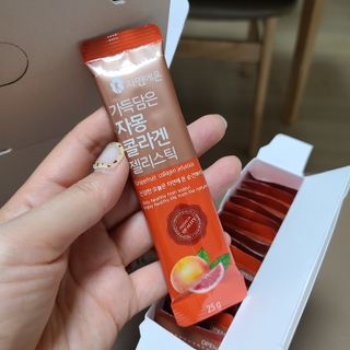 자연에온 핑크 자몽 착즙 100mL 10개입 1BOX +가 득담은 자몽 콜라겐 젤리스틱 1BOX — 5점을 준 리뷰어가 2021년 7월 올린 사용 사진
