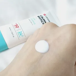 리더스코스메틱 리더스 카밍 바이오틱스 선 에센스 SPF 50+ PA++++ — 5점을 준 리뷰어가 2022년 7월 올린 사용 사진