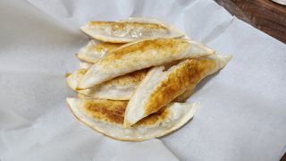 (주)성경순만두 곤약만두.콘치즈만두,삼각당면만두,당면 야끼만두,대구전통 납작만두,떡뽁이 매콤소스,달콤소스 — 5점을 준 리뷰어가 2023년 4월 올린 사용 사진