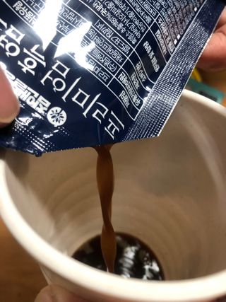 참앤들황토농원 국내산 흑염소를 정성스럽게 담은, 프리미엄 흑염소 진액 70ml x 30포 1박스 — 5점을 준 리뷰어가 2023년 1월 올린 사용 사진