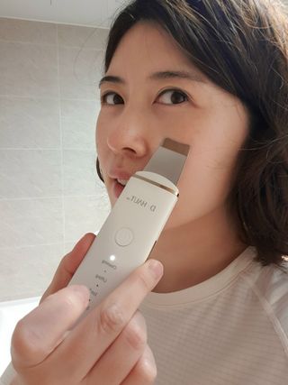 디하우트 랩 4 in 1 갈바닉 아쿠아 워터 필링기 스킨스크러버 — 5점을 준 리뷰어가 2021년 11월 올린 사용 사진