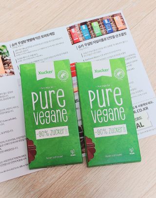 당류2g 자일리톨로 단맛을낸 슈카 퓨어비건 무설탕초콜릿 Xucker vegan 2개입 — 5점을 준 리뷰어가 2021년 4월 올린 사용 사진