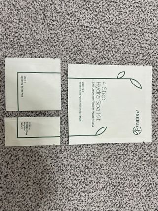태그스킨 4스텝 주름개선 피부미백 영양 마스크팩 3개 세트(최신버전) — 3.5점을 준 리뷰어가 2022년 5월 올린 사용 사진