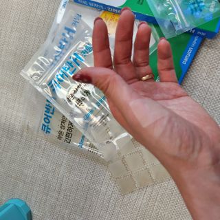[큐어반H 커팅] 간편하게 떼서 쓰는 자외선차단 습윤밴드 (1팩/30매입) — 5점을 준 리뷰어가 2022년 11월 올린 사용 사진