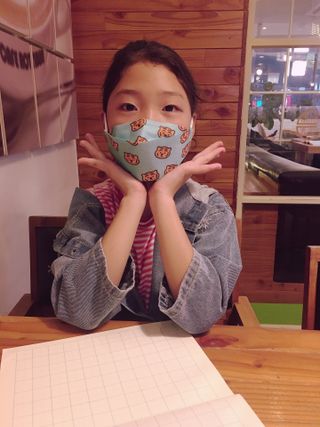 [숨그림]  덴탈마스크 짱구 우리아이 그리고 내가 쓰는 믿을수있는 케릭터 마스크  16종 — 5점을 준 리뷰어가 2021년 10월 올린 사용 사진