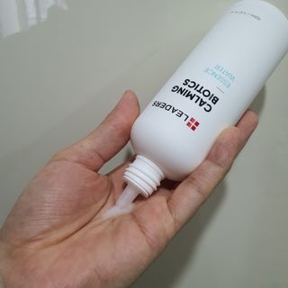 리더스코스메틱 리더스 카밍 바이오틱스 에센스 워터 — 5점을 준 리뷰어가 2021년 4월 올린 사용 사진