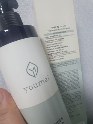 유메이 웰니스 샴푸 + 유메이 스칼프 브러쉬 — 5점을 준 리뷰어가 2022년 1월 올린 사용 사진