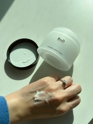 비엔디 2NOW[한글]]BnD 바디 미백 겨드랑이 크림 — 5점을 준 리뷰어가 2025년 3월 올린 사용 사진