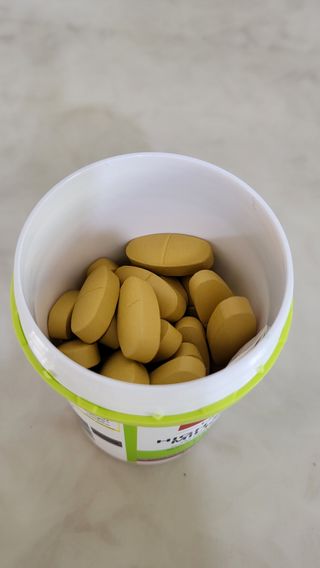 Swisse 스위스 고함량 밀크씨슬 35,000mg 60정 — 5점을 준 리뷰어가 2021년 11월 올린 사용 사진