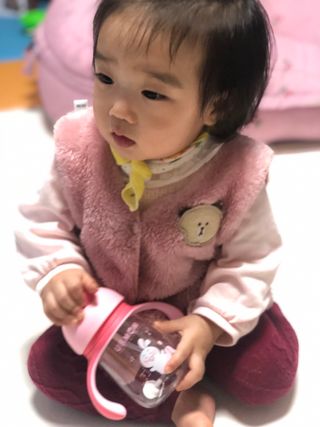 유비맘 트라이탄 코니빨대컵_컬러 랜덤 발송 — 5점을 준 리뷰어가 2021년 3월 올린 사용 사진