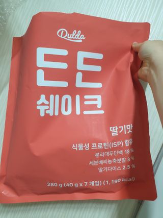 [덜다] 든든 식물성 단백질 쉐이크 40g X 7입 (곡물/딸기) — 5점을 준 리뷰어가 2023년 8월 올린 사용 사진