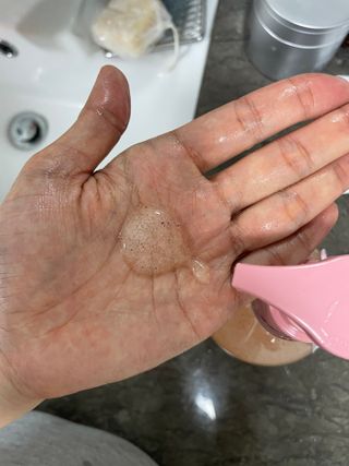 벨먼 내추럴스파 수분광채 스크럽 바디워시 600ml 5종 — 5점을 준 리뷰어가 2022년 5월 올린 사용 사진