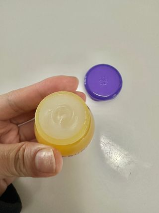 틱톡 [후르디아] 튼입술해결템 올리브영 블루베리 하이드레이팅 허니 립밤 — 5점을 준 리뷰어가 2024년 3월 올린 사용 사진