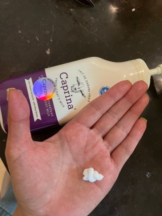 [카프리나]프레쉬 산양밀크 어메이징 바디로션 350ml (시어버터 향) — 5점을 준 리뷰어가 2023년 7월 올린 사용 사진