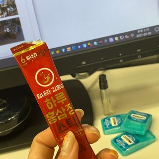 힘내라김홍삼 하루홍삼정스틱 10g x 10포 — 3점을 준 리뷰어가 2021년 3월 올린 사용 사진