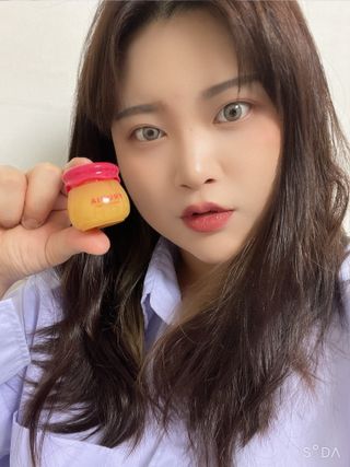 [후르디아] 올리브영 꿀과즙 립밤 2종 (블루베리/석류) — 5점을 준 리뷰어가 2022년 11월 올린 사용 사진