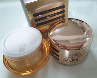 자민경 크레마카라콜 울트라 프로폴리스 하이드라 인텐스 크림 50ml — 5점을 준 리뷰어가 2021년 1월 올린 사용 사진