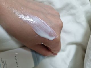 [스킨1004] 마다가스카르 센텔라 히알루-시카 워터핏 선세럼 50ml — 5점을 준 리뷰어가 2024년 5월 올린 사용 사진