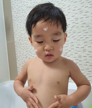 mom e 맘이 내추럴 베이비 케어 크림+바디오일 — 3점을 준 리뷰어가 2021년 1월 올린 사용 사진