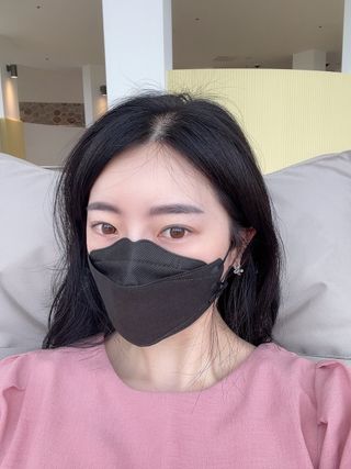 에버그린 순면 끈조절 KF80 마스크 - 화이트/블랙 컬러 대형 - 10매 — 5점을 준 리뷰어가 2021년 7월 올린 사용 사진