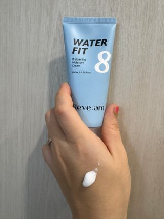 나우 [리브엠]피부 속부터 겹겹이, 촘촘하게! 워터핏8중 수분착붙 크림 — 5점을 준 리뷰어가 2024년 12월 올린 사용 사진
