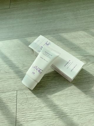 바르셀 톤업 무기자차 자외선차단제 순한 선크림 인텐시브 선 젠 50ml — 5점을 준 리뷰어가 2021년 11월 올린 사용 사진